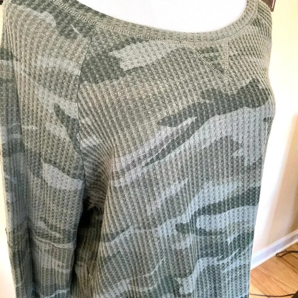 Sweet Romeo Green Camo Thermal Shirt Women’s Size 2X - Picture 4 of 9